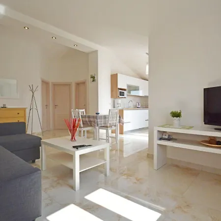 Elia-3 Apartment