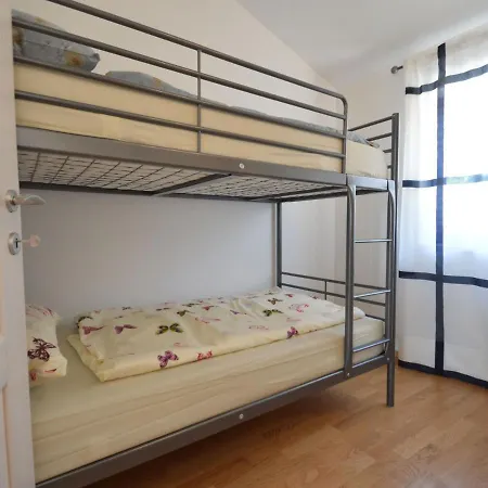 Elia-3 *